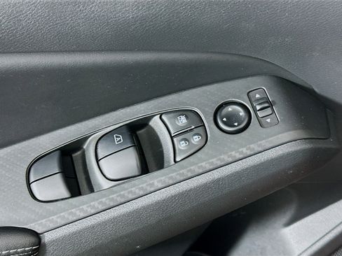 Used 2025 Nissan Altima 2.5 SV image 15