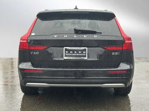 Certified 2025 Volvo V60 B5 Cross Country Plus image 4