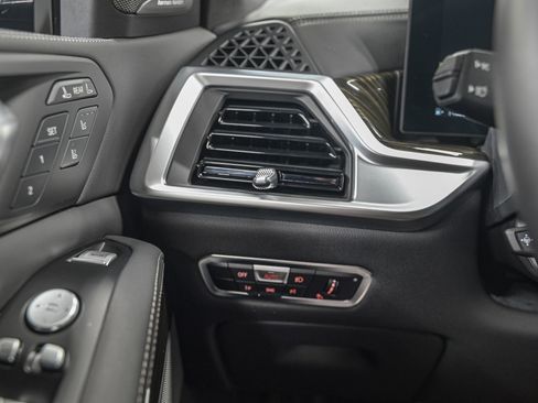 Used 2023 BMW X7 xDrive40i w/ Executive Package image 18