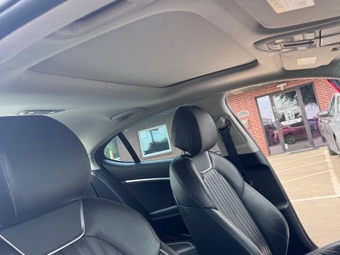 Used 2021 Genesis G70 2.0T w/ Elite Package RWD image 18