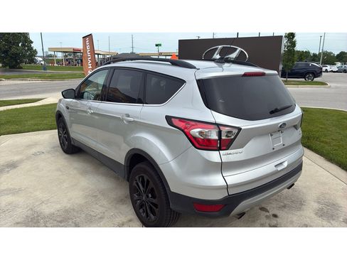 Used 2018 Ford Escape SE w/ SE Sync 3 Package FWD image 3