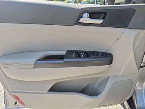 Used 2019 Kia Sportage LX FWD image 9