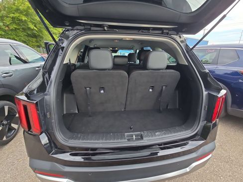 Used 2024 Kia Sorento S FWD image 21