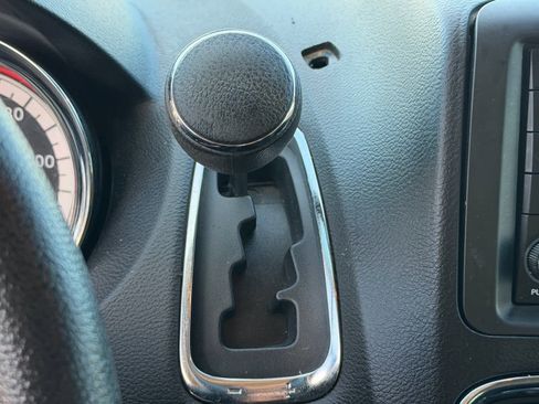 Used 2018 Dodge Grand Caravan SE w/ UConnect Hands-Free Group image 25