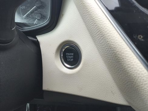 Used 2025 Toyota Corolla LE w/ Convenience Package image 13