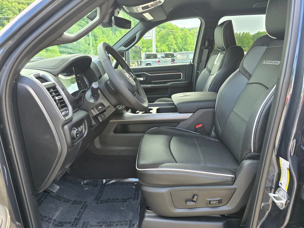 New 2026 RAM 3500 Laramie AWD/4WD image 4