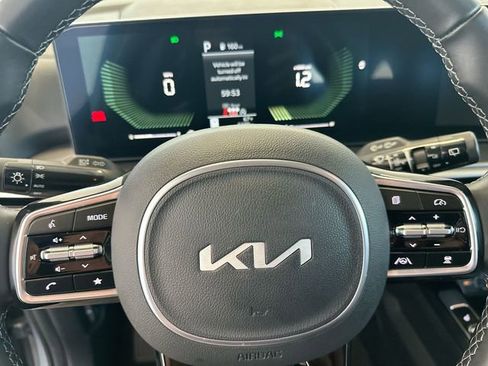 Certified 2025 Kia Sorento S FWD image 12