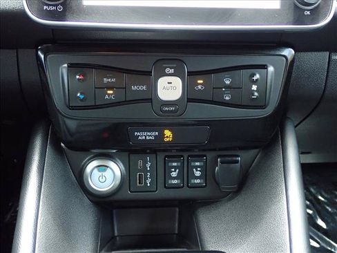 Used 2020 Nissan Leaf SV w/ SV Technology Package FWD image 19