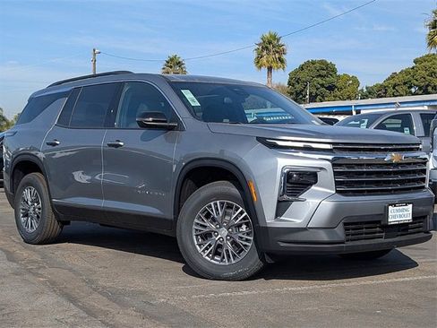 New 2026 Chevrolet Traverse LT image 2