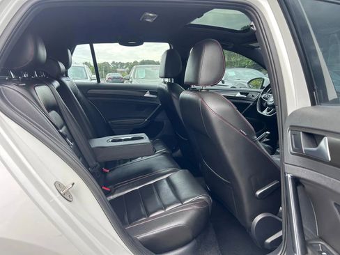 Used 2019 Volkswagen Golf 4-Door FWD image 16