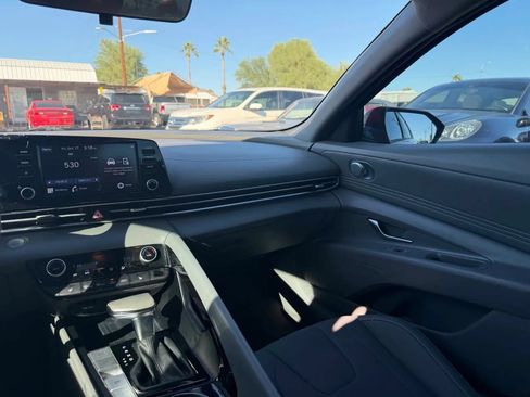 Used 2021 Hyundai Elantra SEL w/ Convenience Package FWD image 19
