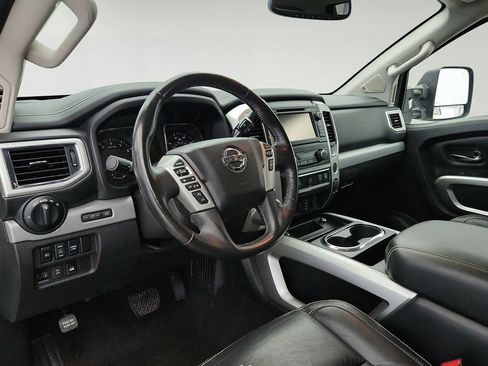 Used 2018 Nissan Titan PRO-4X AWD/4WD image 10