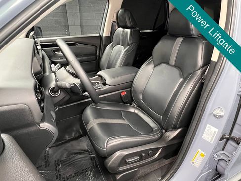 Used 2025 Honda Pilot Touring image 4