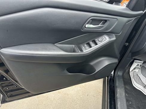 Used 2024 Nissan Rogue SV AWD/4WD image 6