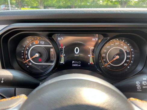 Used 2025 Jeep Wrangler Unlimited Sahara AWD/4WD image 21
