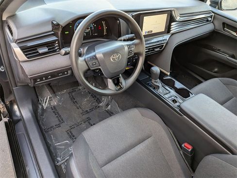 Used 2025 Toyota Camry LE image 14