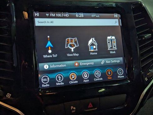 Used 2019 Jeep Cherokee Limited image 14