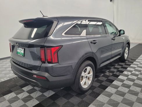 Used 2023 Kia Sorento LX FWD image 9