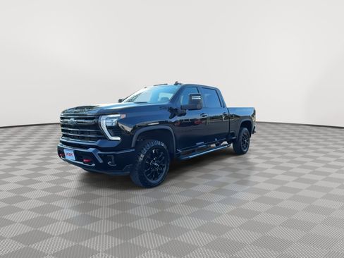 Used 2025 Chevrolet Silverado 2500 LT w/ Trail Boss Package AWD/4WD image 4