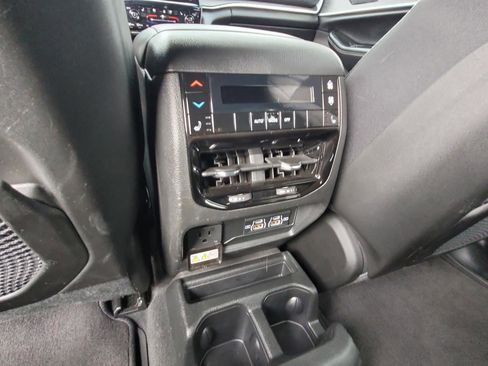 Used 2025 Jeep Grand Cherokee L Limited w/ Luxury Tech Group II image 16