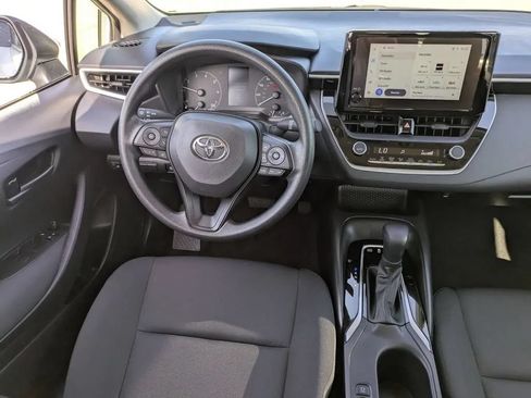 Used 2025 Toyota Corolla LE w/ Convenience Package FWD image 17