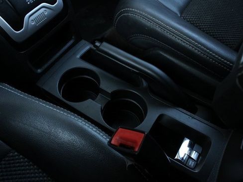 Used 2016 Jeep Compass Latitude image 16