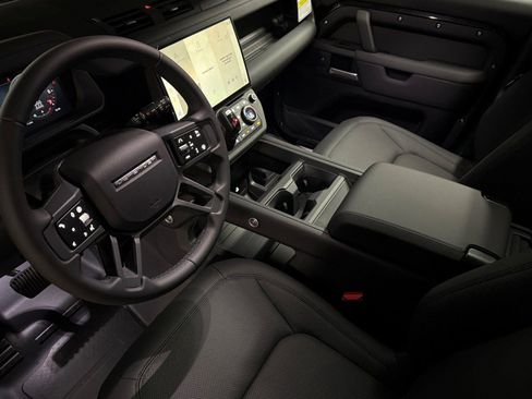 New 2026 Land Rover Defender 130 X-Dynamic SE AWD/4WD image 4