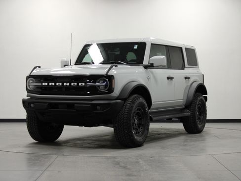 New 2026 Ford Bronco Outer Banks w/ Sasquatch Package AWD/4WD image 8