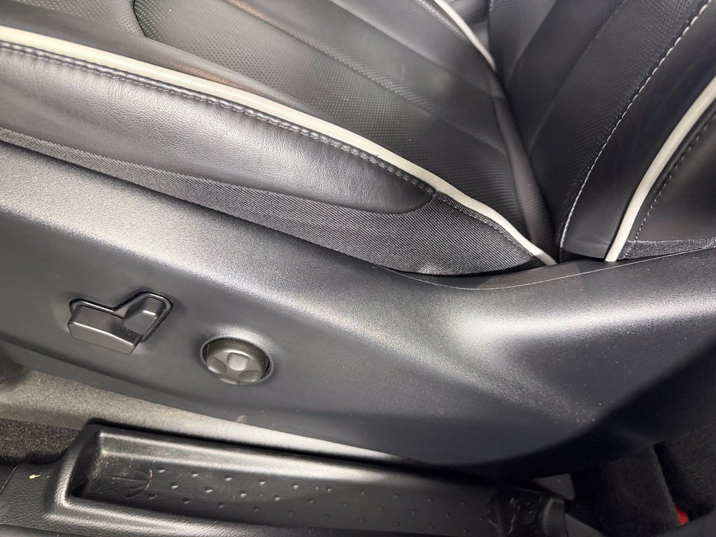 Used 2026 Chrysler Pacifica Limited FWD image 27