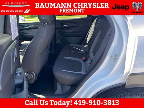 Used 2025 Chevrolet TrailBlazer LT AWD/4WD image 24