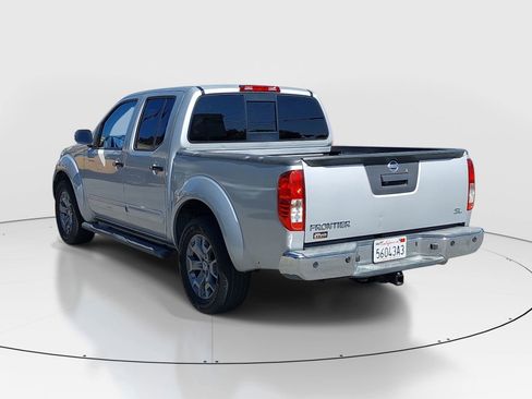 Used 2019 Nissan Frontier SL image 5