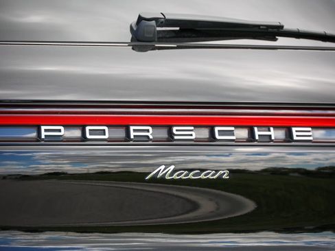 Certified 2026 Porsche Macan AWD/4WD image 20