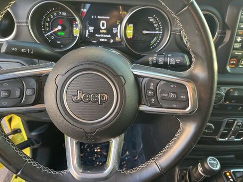 Used 2022 Jeep Wrangler Unlimited Sahara w/ Safety Group AWD/4WD image 18