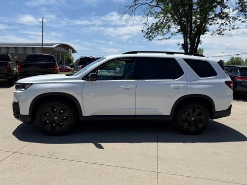 Certified 2026 Honda Pilot Black Edition image 7