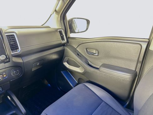 Used 2022 Nissan Frontier SV image 27