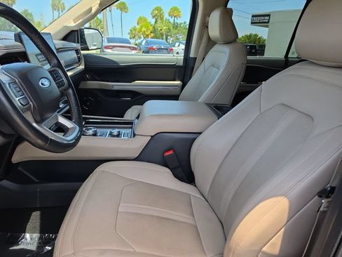Used 2024 Ford Expedition Limited AWD/4WD image 17