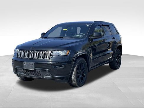 Used 2018 Jeep Grand Cherokee Altitude image 2