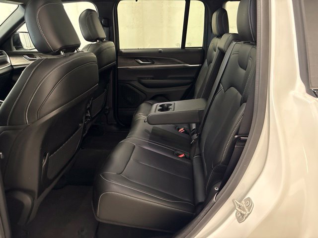 Used 2024 Jeep Grand Cherokee Limited w/ Luxury Tech Group II AWD/4WD image 39