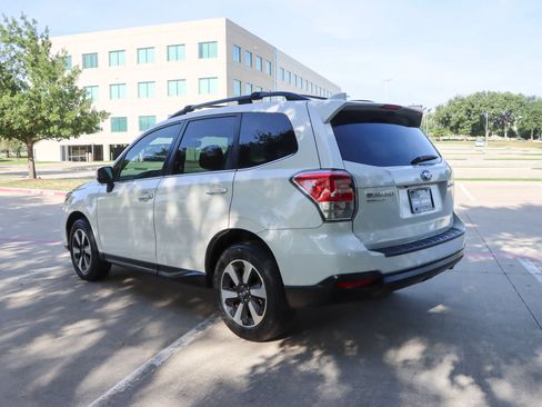 Used 2018 Subaru Forester 2.5i Limited AWD/4WD image 5