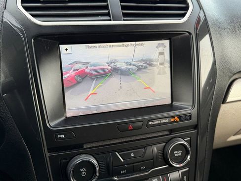 Used 2018 Ford Explorer XLT w/ Equipment Group 202A image 22