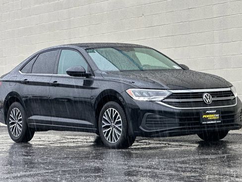 Used 2023 Volkswagen Jetta S image 1