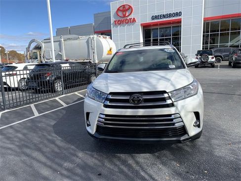 Used 2019 Toyota Highlander Limited Platinum image 3