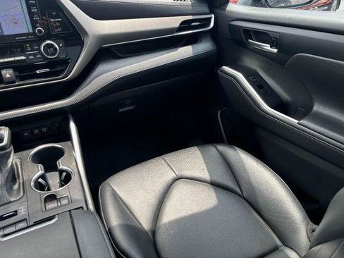 Certified 2021 Toyota Highlander XLE AWD/4WD image 15