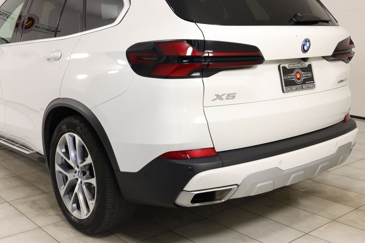Used 2025 BMW X5 xDrive50e AWD/4WD image 47