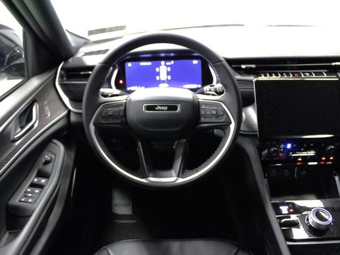 New 2025 Jeep Grand Cherokee Limited w/ Luxury Tech Group II image 12