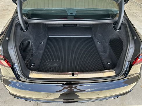 Used 2024 Audi S8 AWD/4WD image 31