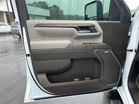 Used 2024 GMC Sierra 2500 SLT w/ SLT Premium Package image 11