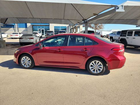 Used 2024 Toyota Corolla LE w/ LE Convenience Package image 3