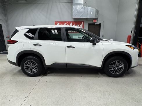Used 2024 Nissan Rogue S AWD/4WD image 8