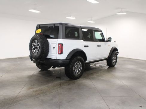 Used 2024 Ford Bronco Badlands image 9